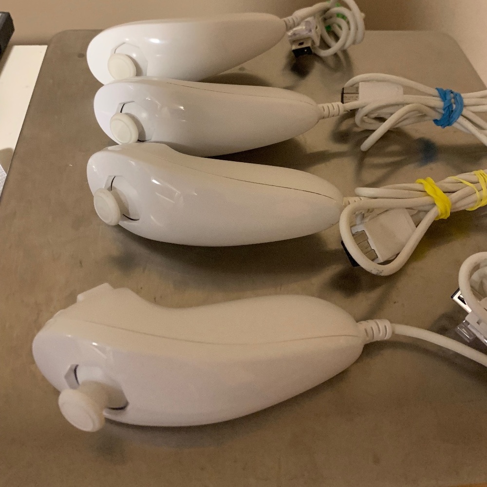 Lot of 4 OEM Nintendo Wii Nunchuck's